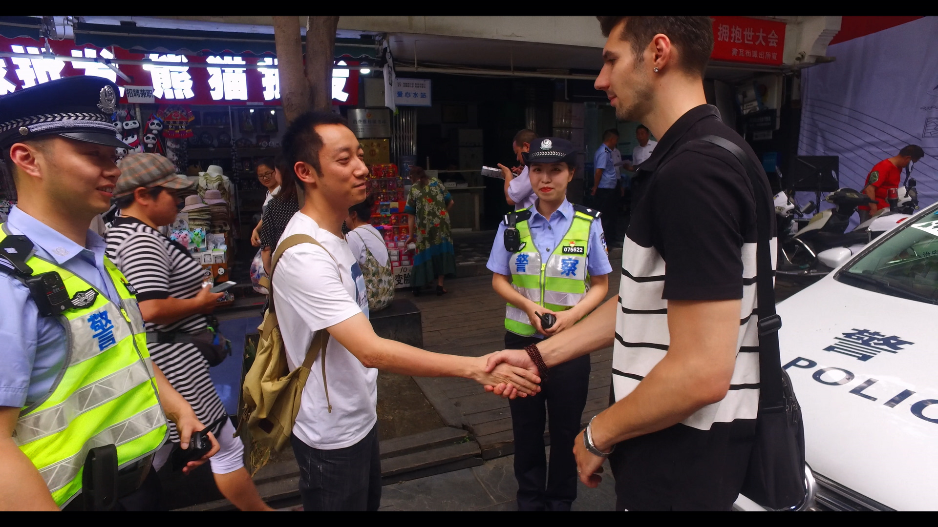 爱游戏娱乐-欧联赛程吃紧，浙江队关键时刻回应争议，赛场秩序良好，轮换策略成焦点(在疫情最吃紧的时候)